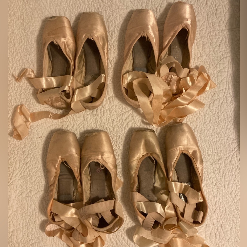 4 pairs dead pointe shoes for art